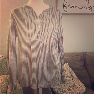 2/$15 🖤 L.L. Bean Embroidered Long Sleeve Top